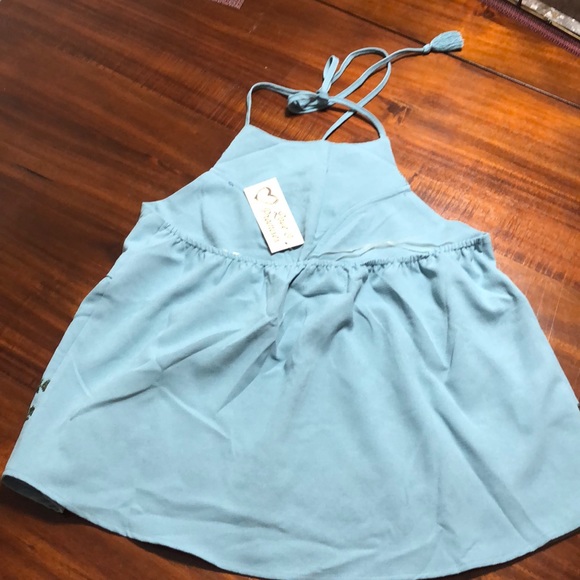 Halter crop top. - Picture 4 of 4